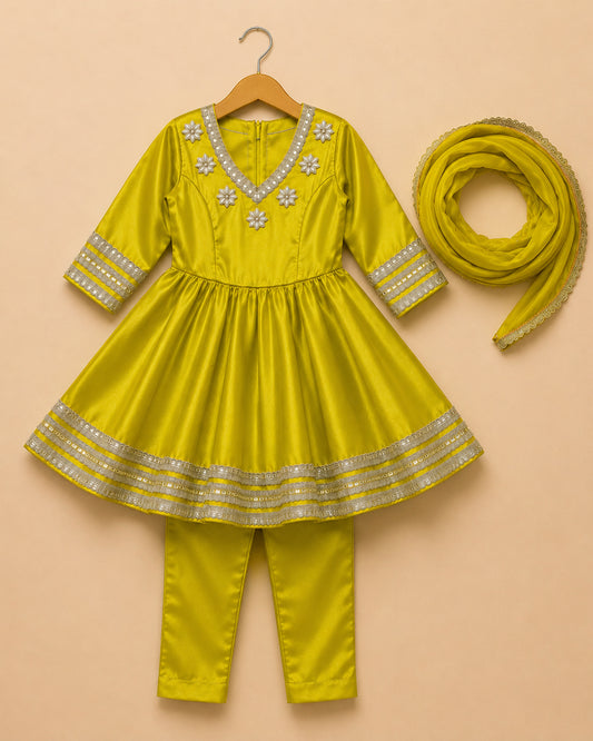 Sunehri Anarkali Set